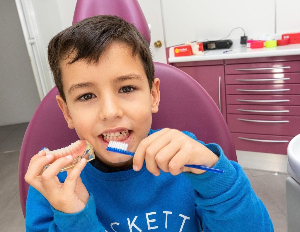¿A qué edad se recomienda que los niños empiecen a ir al dentista?