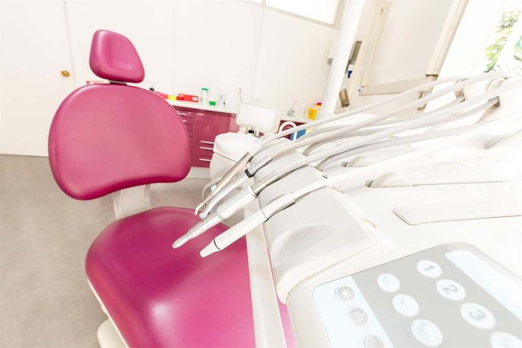 ¿Cómo limpiar tus alineadores Invisalign correctamente?