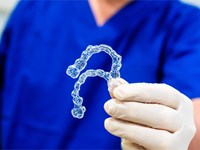 ¿Se puede utilizar la ortodoncia invisible en casos complejos de corrección dental?